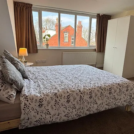 Homestay Bright And Cozy In Leeds