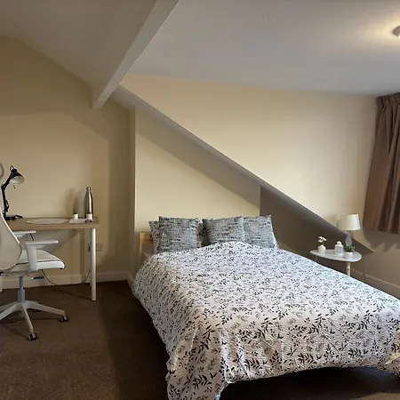 Bright And Cozy In Leeds Homestay *