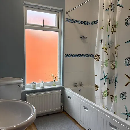 Bright And Cozy In Leeds Homestay