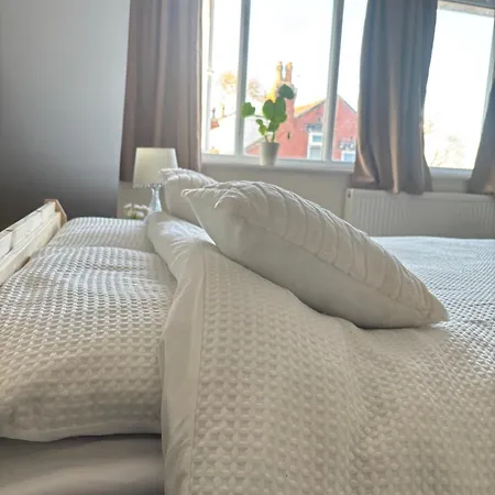 Bright And Cozy In Leeds Homestay *