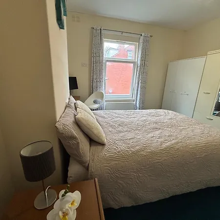 Bright And Cozy In * Leeds